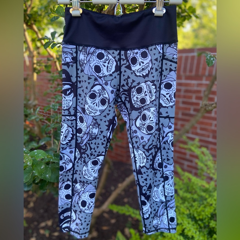 CVG CONSTANTLY VARIED GEAR Gangster Rap Legends (Retired) CAPRI Leggings Size S